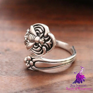 Adjustable Packaging Around Bee Spoon Ring For Women