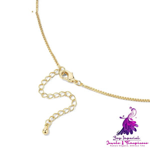 Elegant Clavicle Chain with Niche Design