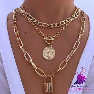 Embossed Round Plate Pendant Necklace