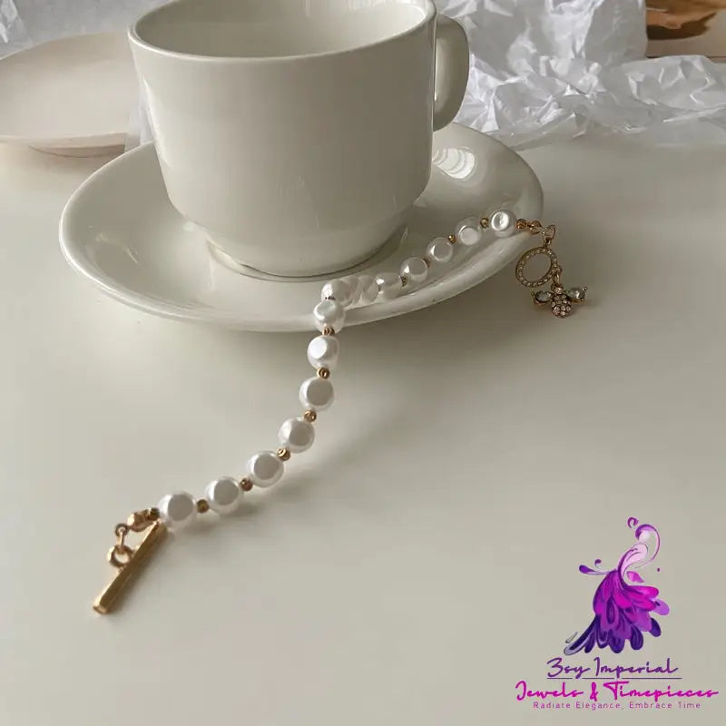 Fashionable Pearl Pendant Bracelet