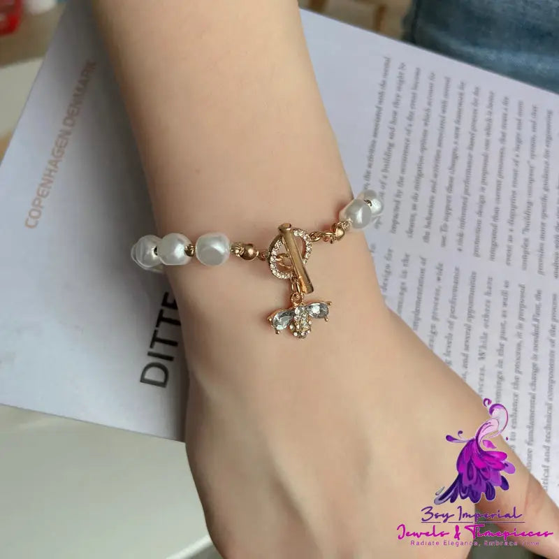 Fashionable Pearl Pendant Bracelet