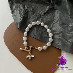 Fashionable Pearl Pendant Bracelet