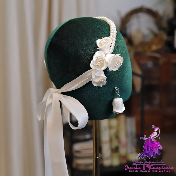 Bride’s White Temperament Satin Hair Accessory