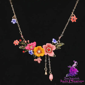 Colored Three-dimensional Flower Necklace