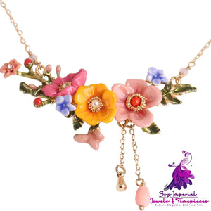 Colored Three-dimensional Flower Necklace