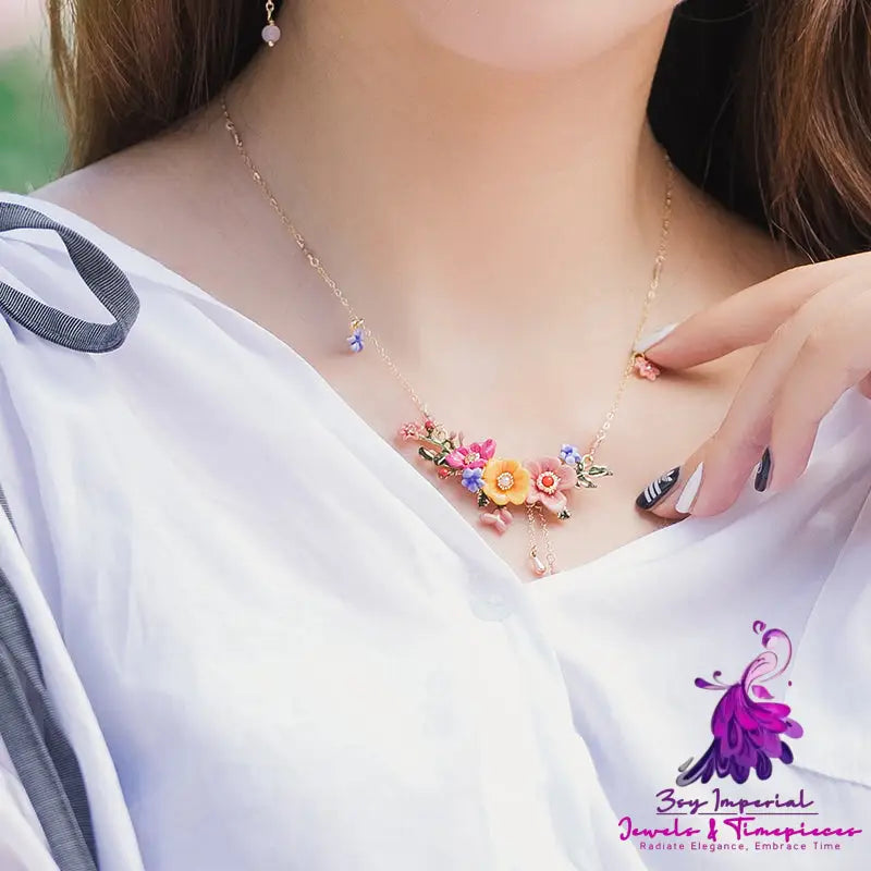 Colored Three-dimensional Flower Necklace