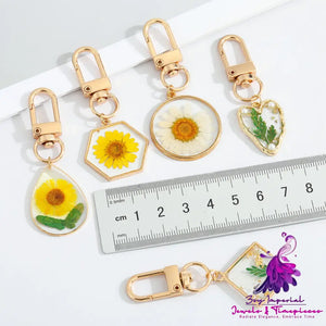 Dry Flower Keychain with Natural Pendant