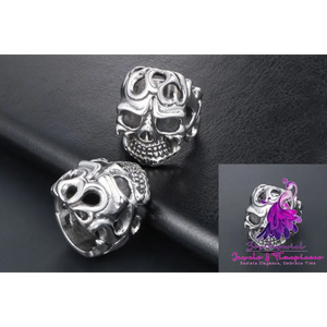 Retro Skull Vampire Ring