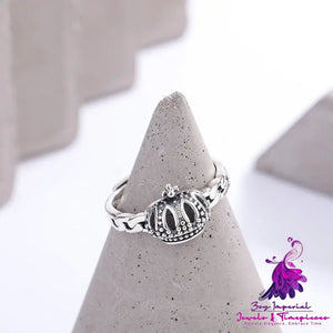 Crown Push Pull Design Ring