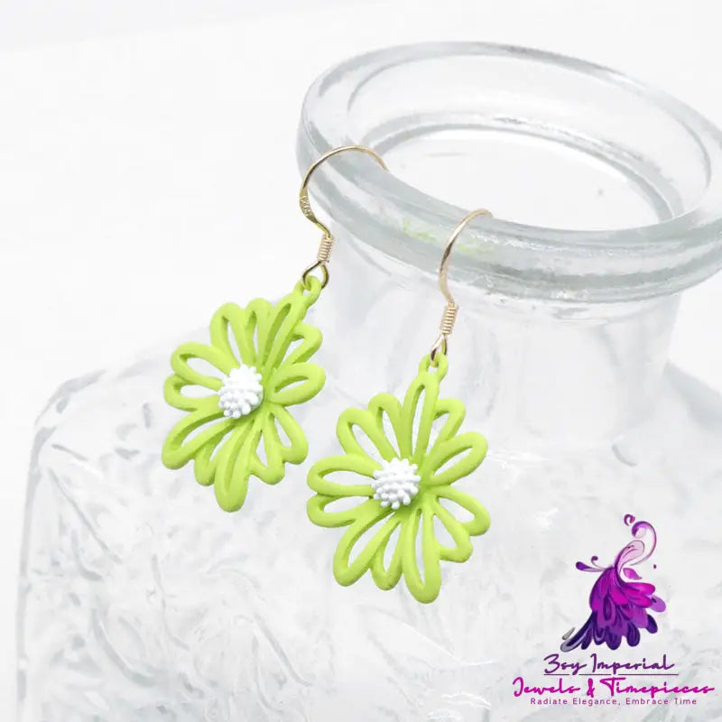 Sweet Daisy Hollow Earrings