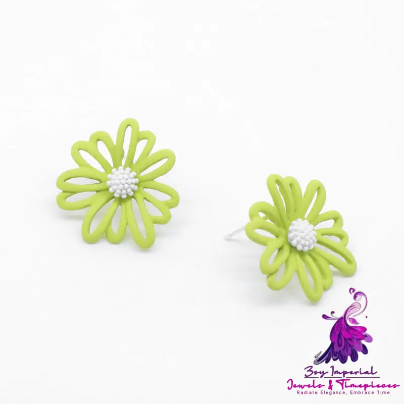 Sweet Daisy Hollow Earrings