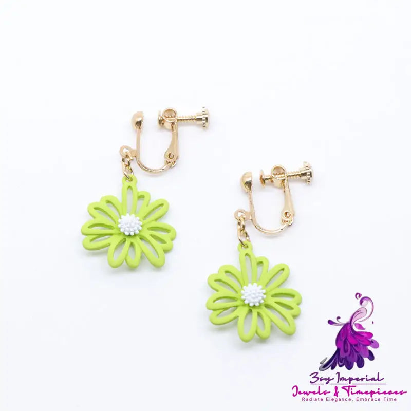 Sweet Daisy Hollow Earrings