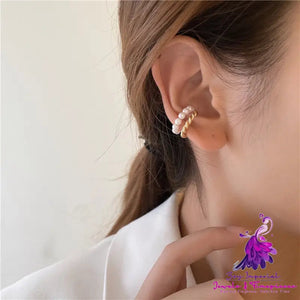 Women’s Fashion Temperament Pearl Simple Earrings