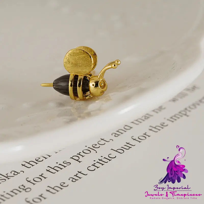 Fashionable Bee Earrings With Female French Design