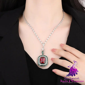 Women’s Fashion Simulation Emerald Red Corundum Pendant