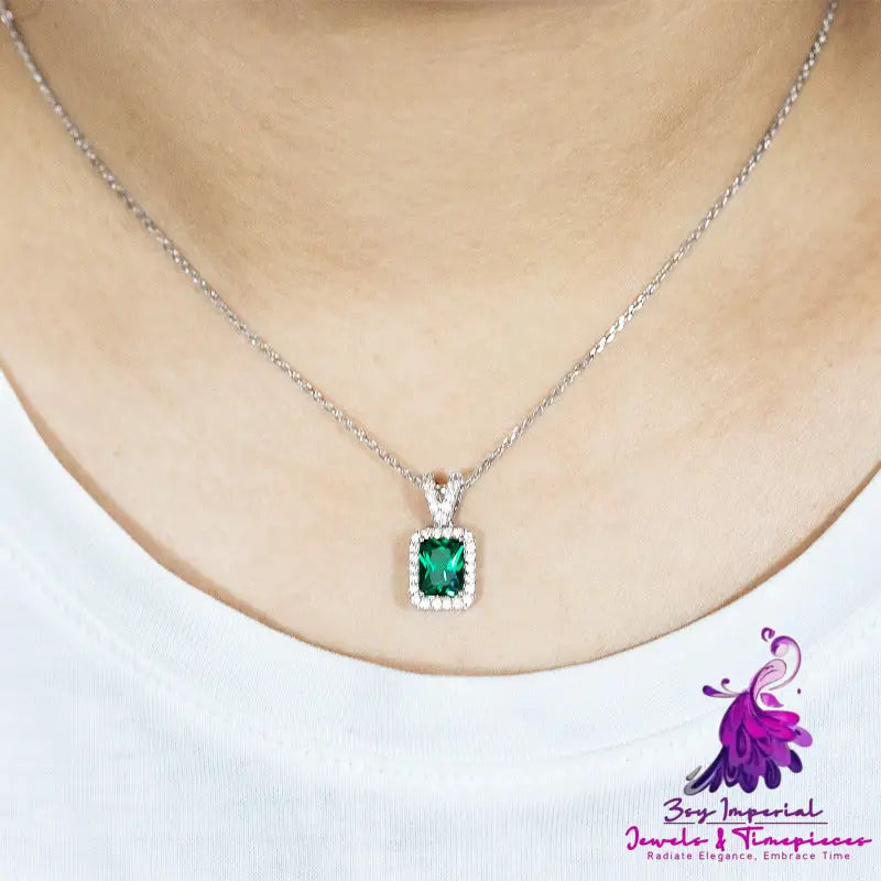 Women’s Emerald Clavicle Necklace