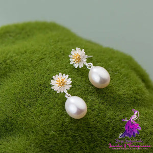 Ladies Fashion Little Daisy Pearl Earrings