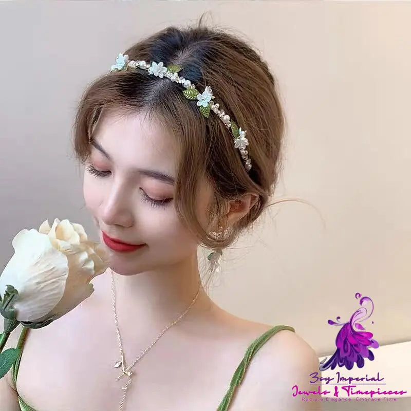 Ladies Go Out With Sweet Pearl Flower Hair Bands