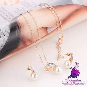 Faux Pearl Necklace Set