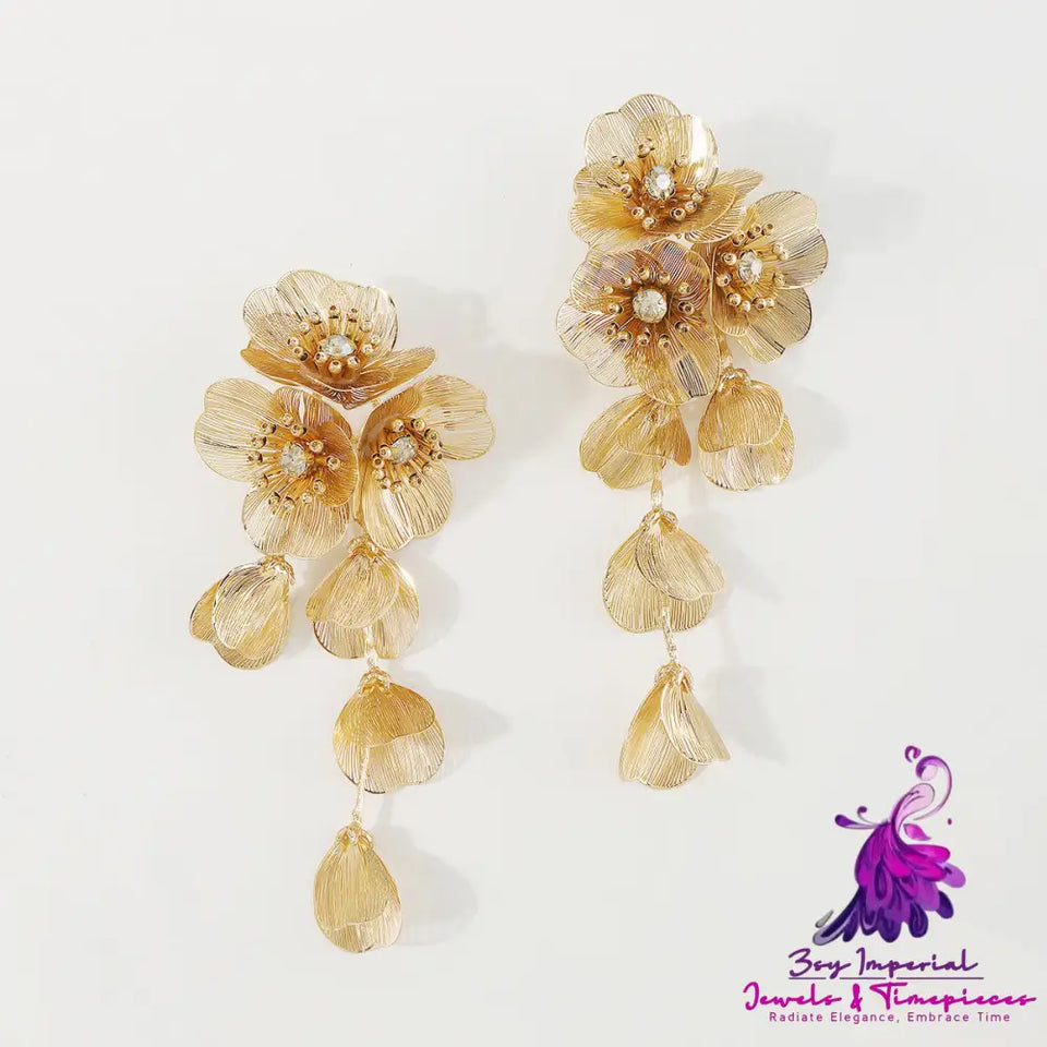 Rhinestone-embedded Flower Earrings