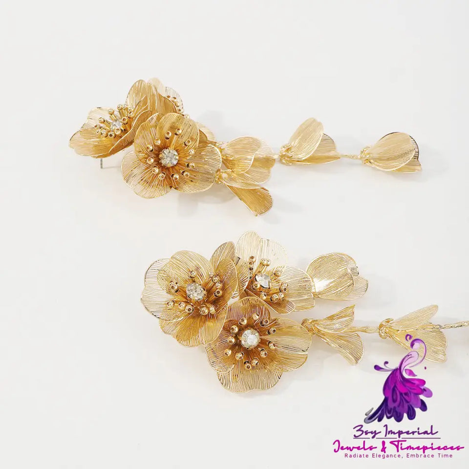 Rhinestone-embedded Flower Earrings