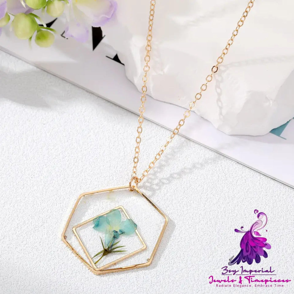 Simplified Geometric Hexagonal Dry Flower Necklace