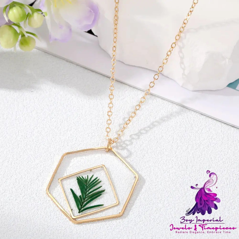 Simplified Geometric Hexagonal Dry Flower Necklace