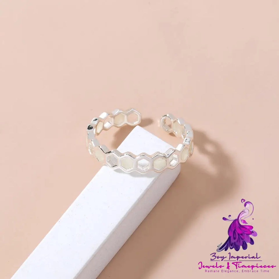 Hollow Honeycomb Zircon Ring