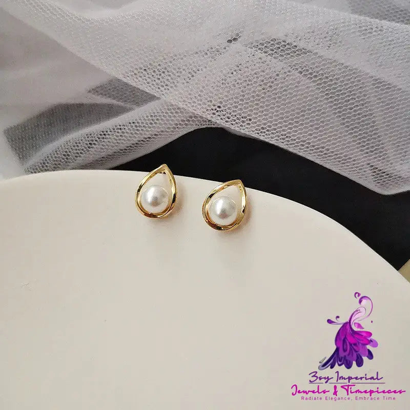 Oval Hollow Highlight Pearl Earrings