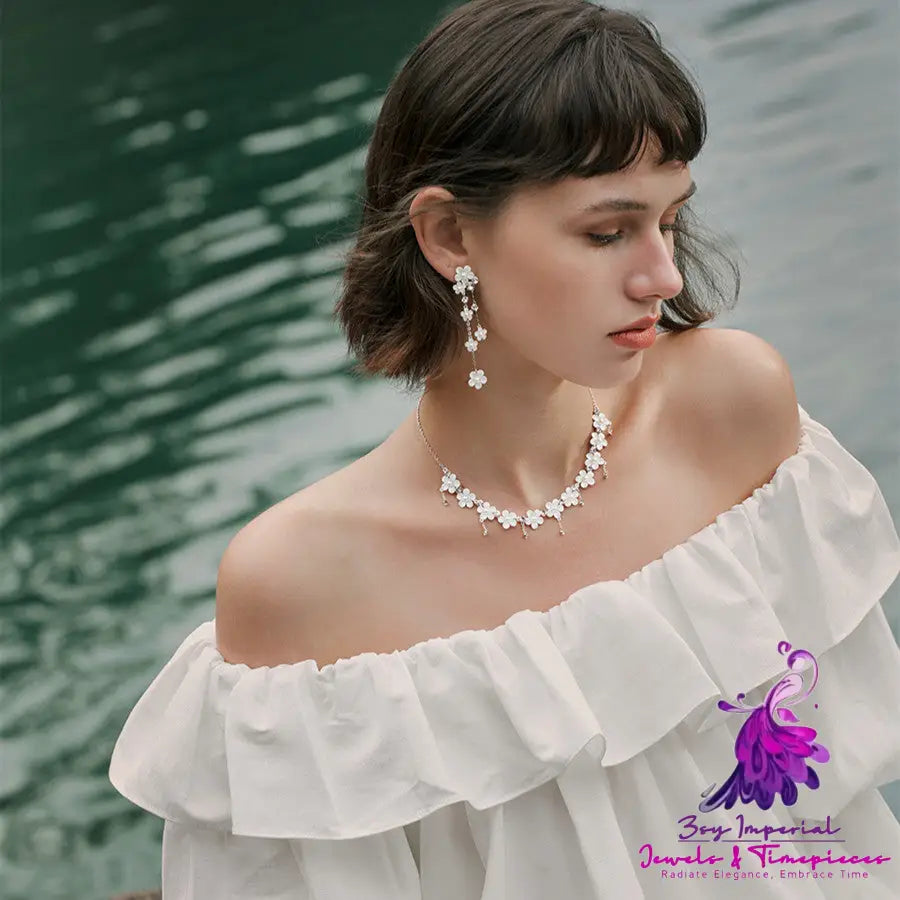 Light Luxury Niche White Flower Necklace