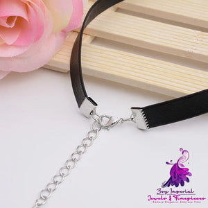 Wide Leather Short Necklace